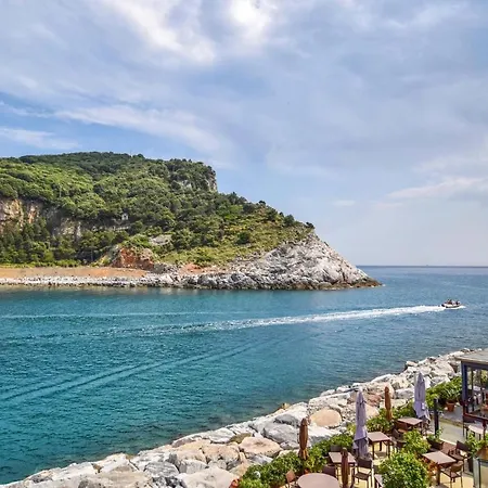 Apartment Awesome In With Kitchen La Spezia